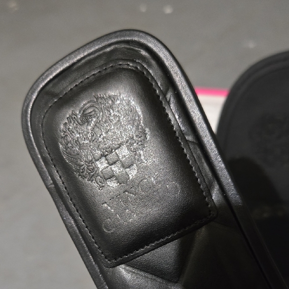 NIB Vince Camuto "Brennda" Quilted Slide Sandals in Black - Picture 2 of 5